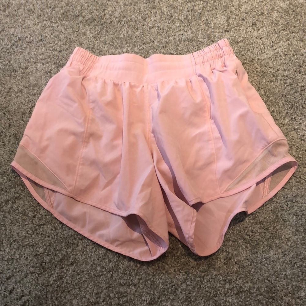 RARE Light pink hottie hot shorts 4”